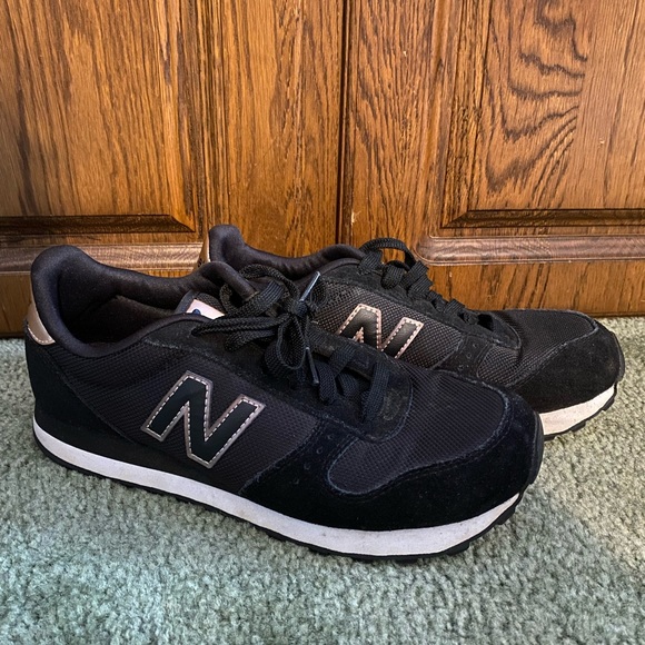 New Balance - Picture 2 of 3
